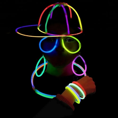 Festa favorita Glow Stick Bracelets Aspectos variados de cores para decoração Halloween Emoção