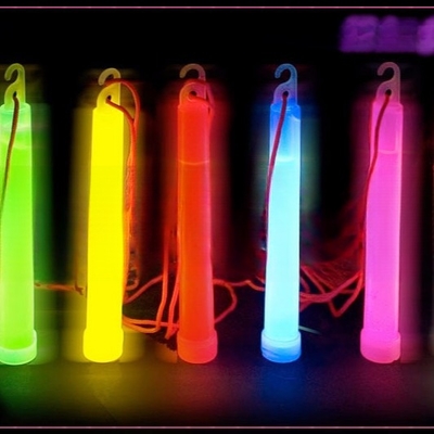 Bastões de 6 polegadas de brilho em várias cores ideais para festas e decorações de festivais