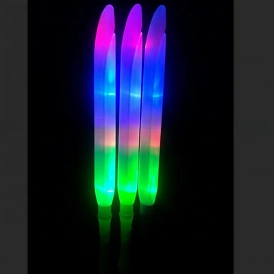 Lâmpada LED direta verde multicolorida em brinquedo de espada escura para modo médio e rápido